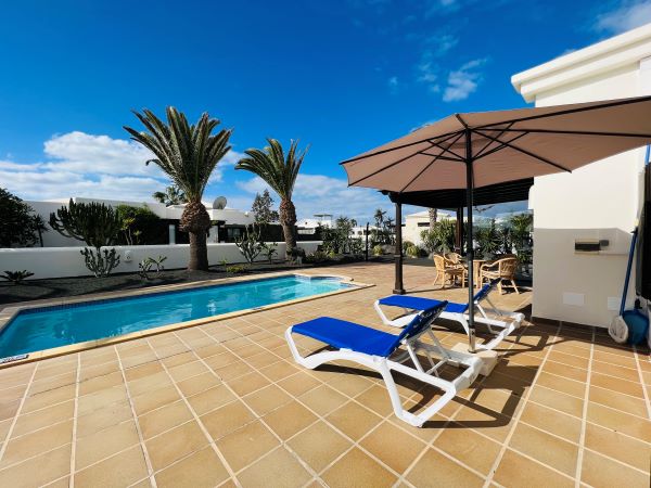 Casa del Faro: 2 bed, 2 bath luxury villa with private pool & air con