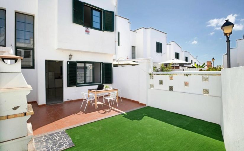 Villa de Montserrat: 2 bed, 1.5 bath house